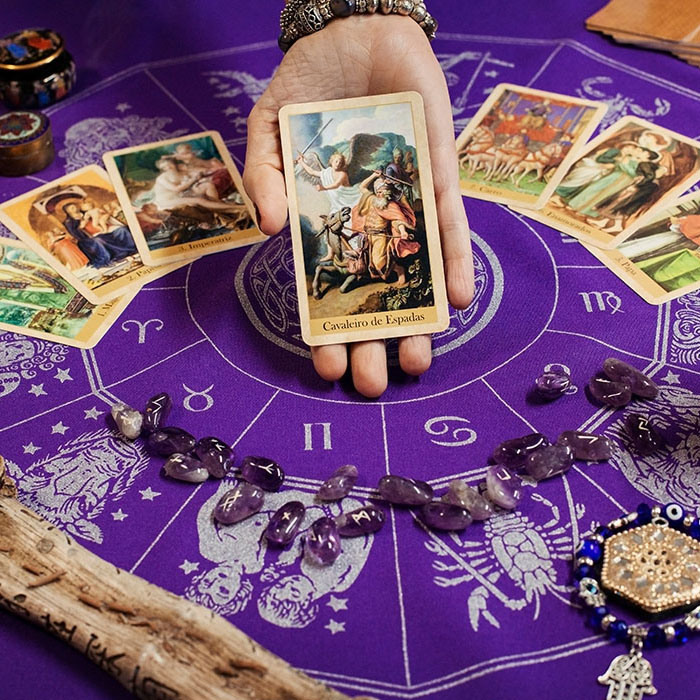 Карты таро медичи. Карты таро гадалка. Таро esoteric. Колода 12 лучей таро. Красивое таро.